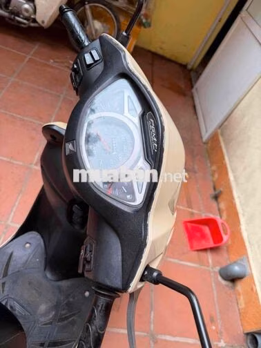 Honda Lead Vàng kem Tự động