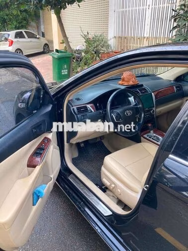 Toyota Camry 2.5G Đen Tự động Xe gia đình