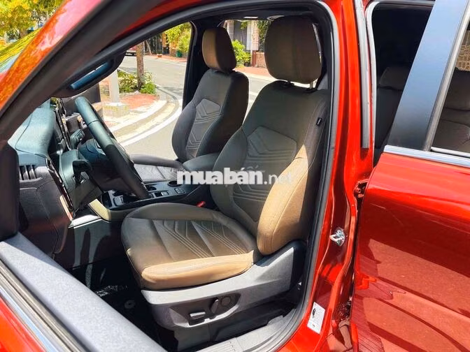 Bán Ford Everest Titanium 2022 đi lướt,hs cầm tay