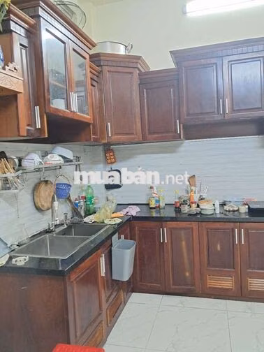 Nhà 1 trệt 2 lầu có nội thất đường Bình Thành BHH B bình tân 