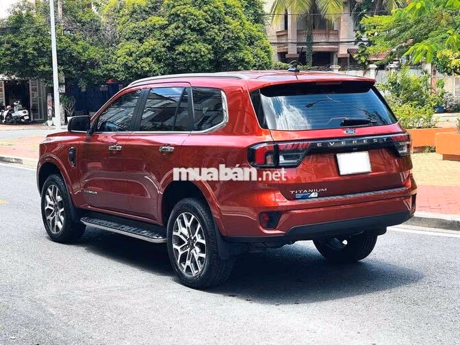 Bán Ford Everest Titanium 2022 đi lướt,hs cầm tay
