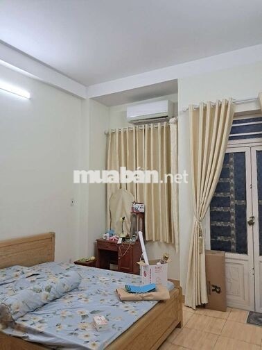 Nhà 1 trệt 2 lầu có nội thất đường Bình Thành BHH B bình tân 