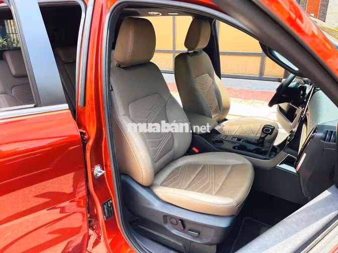 Bán Ford Everest Titanium 2022 đi lướt,hs cầm tay