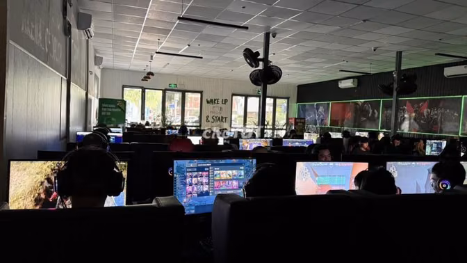 Nhân viên Cyber Game & Coffee 