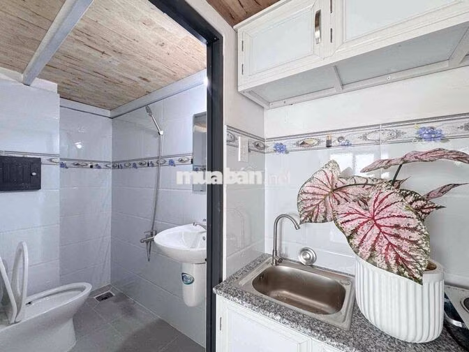 Đi bộ qua VLU NTTU IUH-Free tiền nhà tháng 8