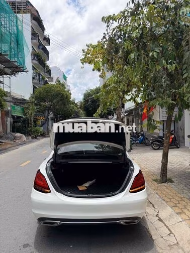 Mercedes-Benz C200 Exclusive 2018 Trắng 9 vạn km