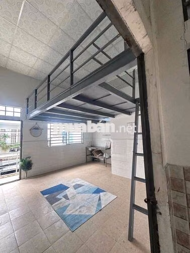 CHO THUÊ PHÒNG TRỌ CÓ GÁC BAN CÔNG RỘNG 35m2 GIÁ RẺ GẦN ĐH Thuỷ Lợi