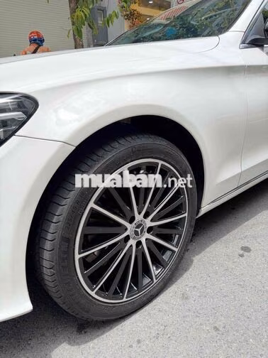 Mercedes-Benz C200 Exclusive 2018 Trắng 9 vạn km