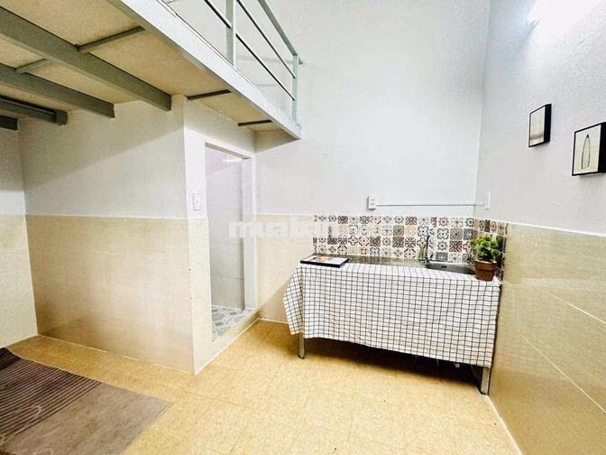 CHO THUÊ PHÒNG TRỌ CÓ GÁC BAN CÔNG RỘNG 35m2 GIÁ RẺ GẦN ĐH Thuỷ Lợi