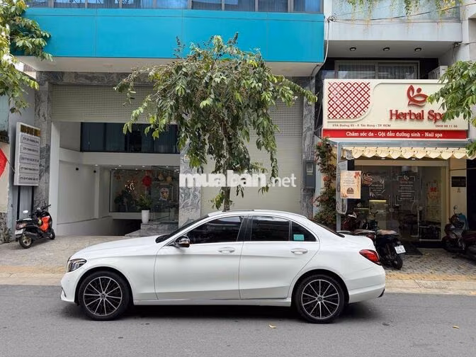 Mercedes-Benz C200 Exclusive 2018 Trắng 9 vạn km