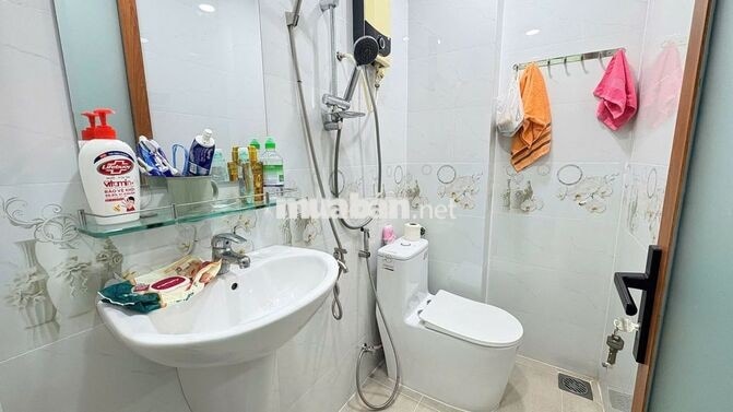 CHỦ NHÀ CHO THUÊ CĂN NHÀ MỚI HOÀN THIỆN HỚN 100M2 SÀN NGAY TT QUẬN 3