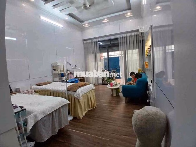 bán nhà Văn Cao oto đỗ cửa 65m2 sân cổng độc lập 3 tầng nhỉnh 3t