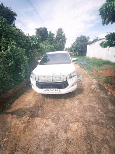 Toyota Innova 7 chỗ màu Trắng