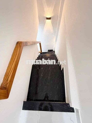 nhà mới sổ hoàn công đối diện trường đh nguyễn tất thành P.apđ Q12