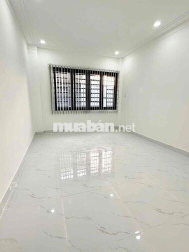 nhà mới sổ hoàn công đối diện trường đh nguyễn tất thành P.apđ Q12