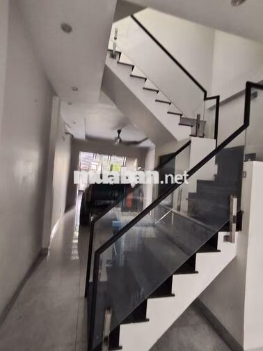 Mặt tiền Tây Sơn ngay chợ Tân Hương 4x20m, 2 lầu mới 16tr/th