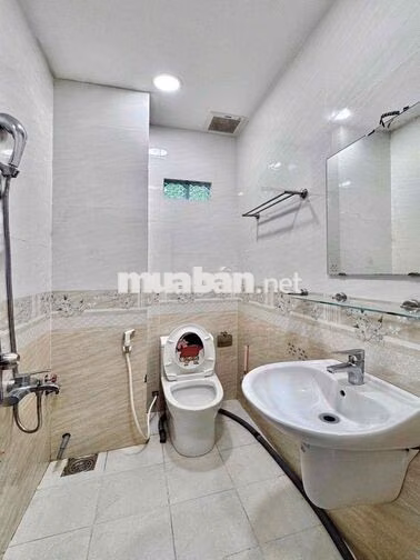 Studio thang máy ban công ngay trung tâm