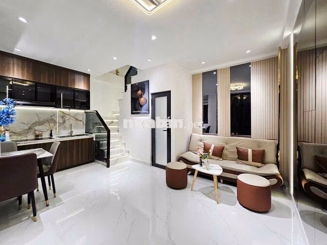 Hiếm! Bán Nhà Đường D9 Tân Phú 21m2 3PN 5WC Giá 3.48 Tỷ HXH Đỗ Cửa