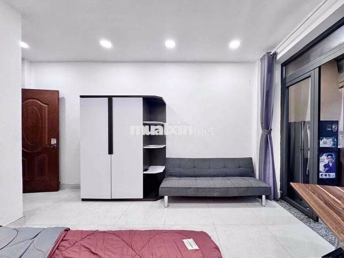 Studio thang máy + ban công Q3