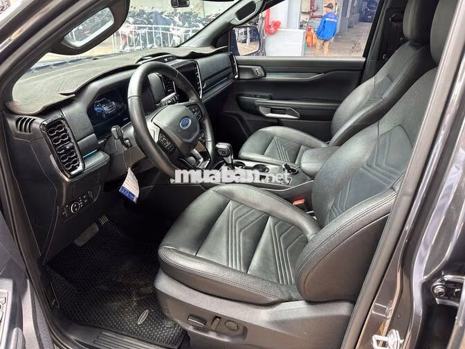 Ford Everest Titanium Xám, bảo hành 2027, vay 75%