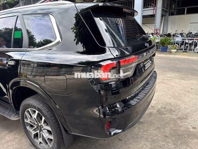 Ford Everest Titanium 2025 Đen, có hoá đơn đủ