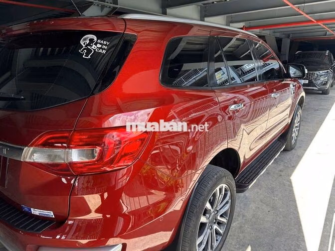Ford Everest Titanium 2021 màu Đỏ, bảo hành 2027