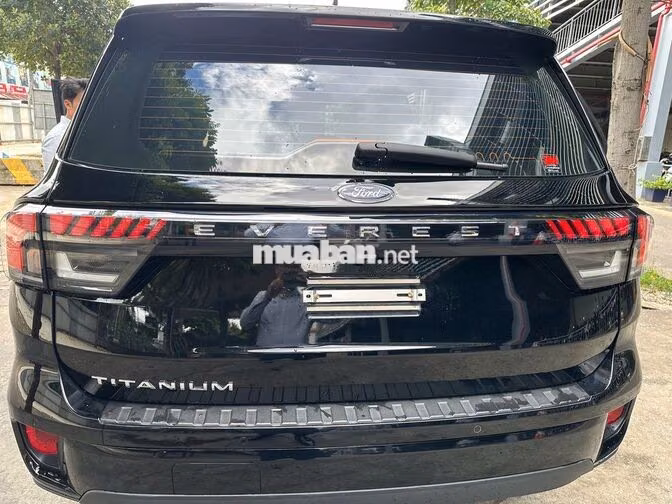 Ford Everest Titanium 2025 Đen, có hoá đơn đủ