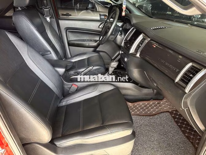 Ford Everest Titanium 2021 màu Đỏ, bảo hành 2027