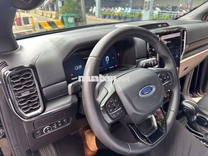 Ford Everest Titanium 2025 Đen, có hoá đơn đủ
