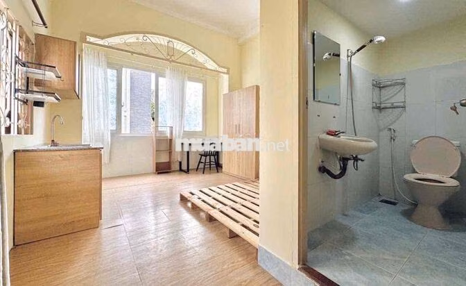 Studio siêu thoáng - Ngay Etown Cộng Hoà / K300 / HHT