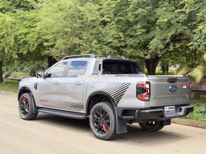 Ford Ranger Stormtrak 4x4 AT, 2 cầu số tự động