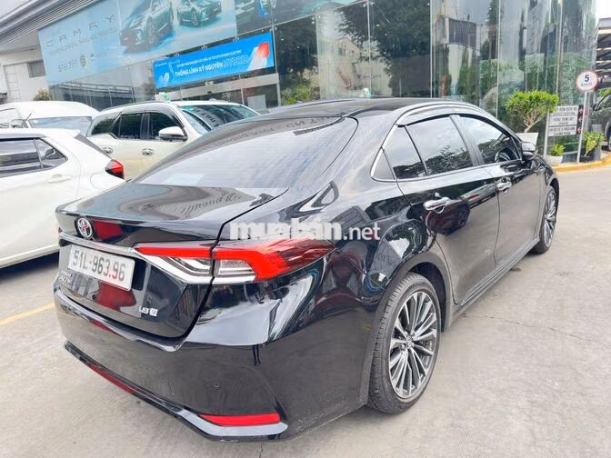 Toyota Corolla Altis 1.8V 2025 hàng hiếm, bao test