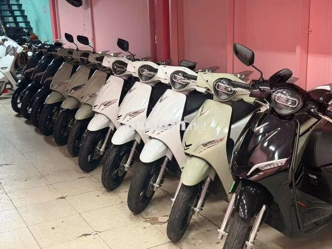 Tuyển Nhân Viên Kinh Doanh Xe Máy Điện 