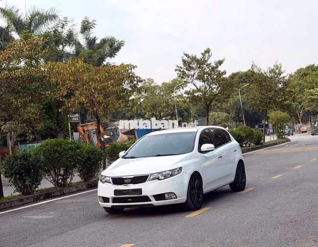 Kia Forte GDI 1.6 AT 2010 Trắng Tự động
