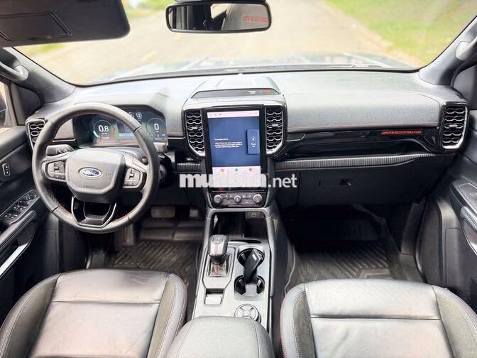 Ford Ranger Stormtrak 4x4 AT, 2 cầu số tự động