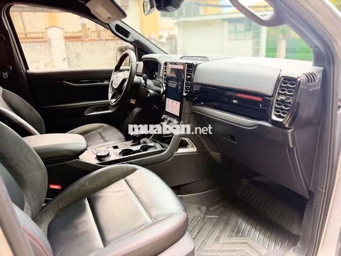 Ford Ranger Stormtrak 4x4 AT, 2 cầu số tự động