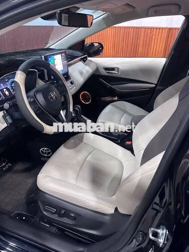 Toyota Corolla Altis 1.8V 2025 hàng hiếm, bao test