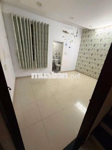 CHO THUÊ NHÀ NGUYÊN CĂN 1 TRỆT 2 LẦU, DT 4×18 CÓ 3PN,4WC. HẺM XE HƠI