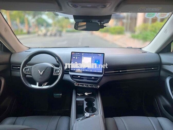 Vinfast VF7 Eco 2025 Xanh rêu 30000 km
