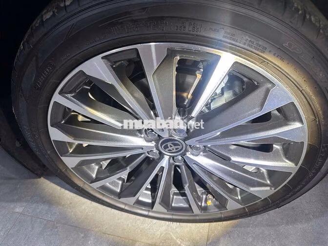 Toyota Corolla Altis 1.8V 2025 hàng hiếm, bao test