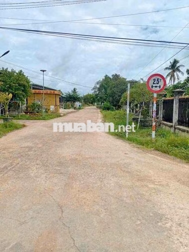 Bán gấp Đất có nhà kiên cố, 1202m2, 200m2 thổ cư, Tân Đông, Tây Ninh.