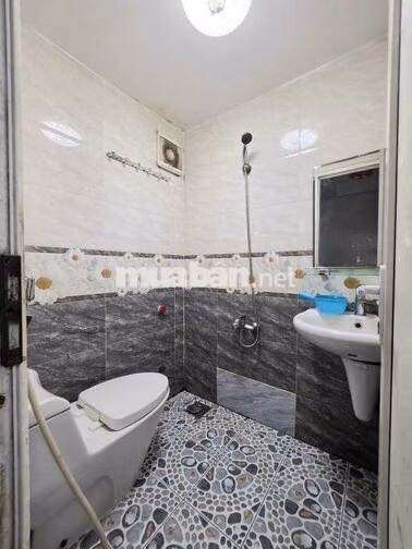 Cho Thuê Căn Hộ Thang Máy - Hoàng Hoa Thám,  Chỉ Tính Điện và nước
