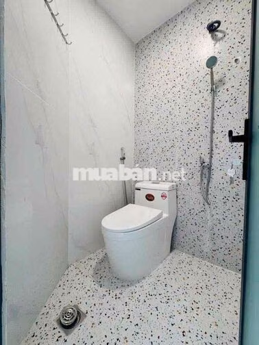 Nhà cho thuê nguyên căn cao lỗ mới đẹp hiện đại . Ngang 5x5m2 3 tầng 1