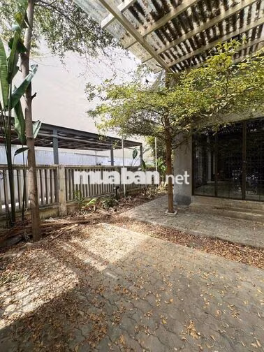 Cho thuê nhà sân vườn sẵn mặt bằng 300m2 - ngang 16m kinh doanh