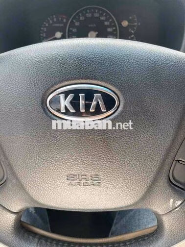 Kia Caren Số sàn 32.000 km Bạc 1 đời chủ