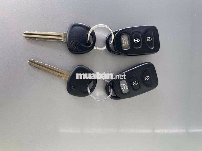 Kia Caren Số sàn 32.000 km Bạc 1 đời chủ