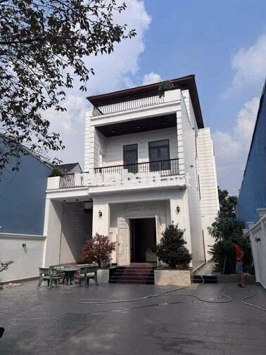 Cho Thuê Biệt Thự 4Phòng Ngủ Sân 4 Ô TÔ Gần Trung Tâm Thành Phố Mới