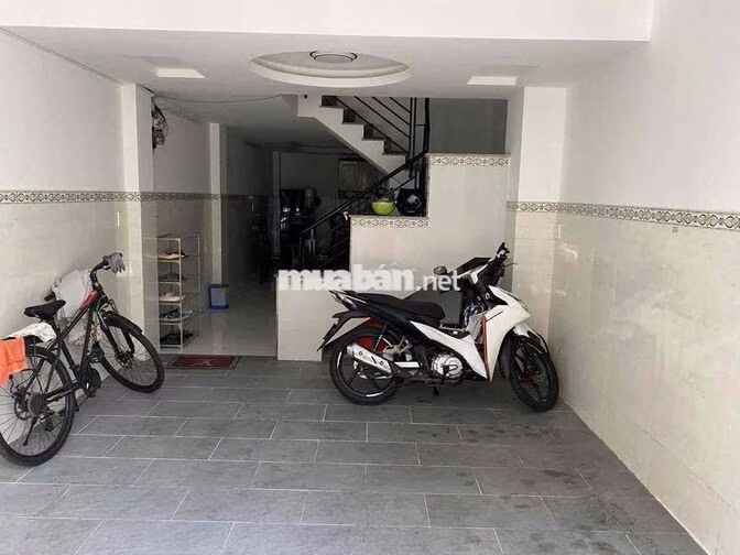 ĐH YDược TP.HCM (1km), ĐH Bách Khoa (1.5km), UEH, ĐH Sư Phạm, ĐHSaiGon