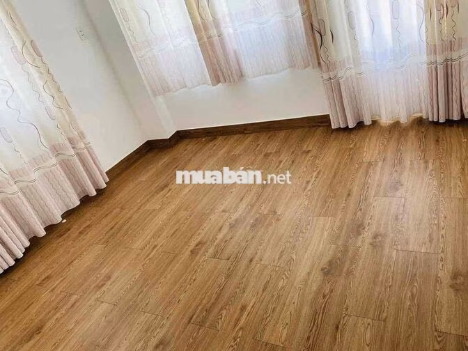 ĐH YDược TP.HCM (1km), ĐH Bách Khoa (1.5km), UEH, ĐH Sư Phạm, ĐHSaiGon