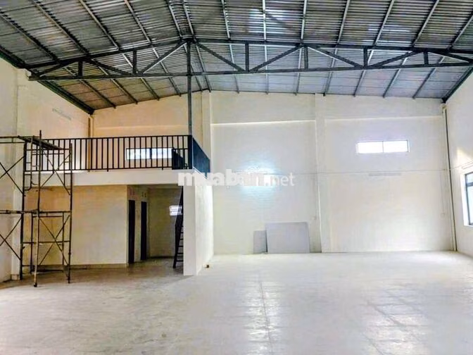 Kho xưởng 3 mặt tiền Tân Hiệp 15-Hóc Môn.Dt đất 400m, Dt sàn 273m.25tr